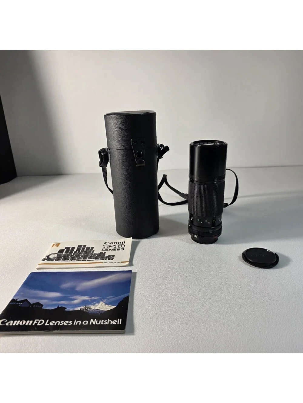 Canon FD 100-200mm f/5.6 Zoom Lens w/ Case Caps Manual Vintage Tested Clean